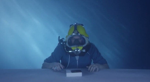 Sony Xperia Z3 Unterwasser-Unboxing [Video]