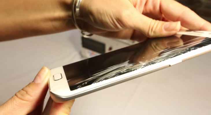 Samsung Galaxy S6 edge vs. HTC One M9 vs. iPhone 6 Plus im Bend-Test [Video]
