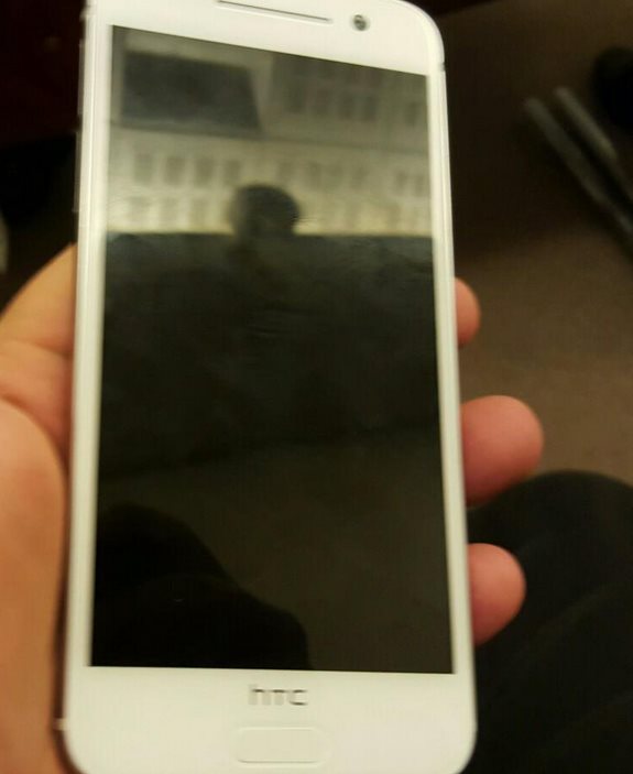 HTC One A9 zeigt sich auf neuem Foto
