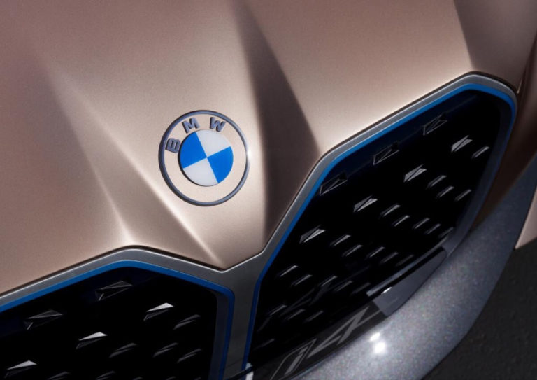 BMW zeigt Concept i4 und neues Logo