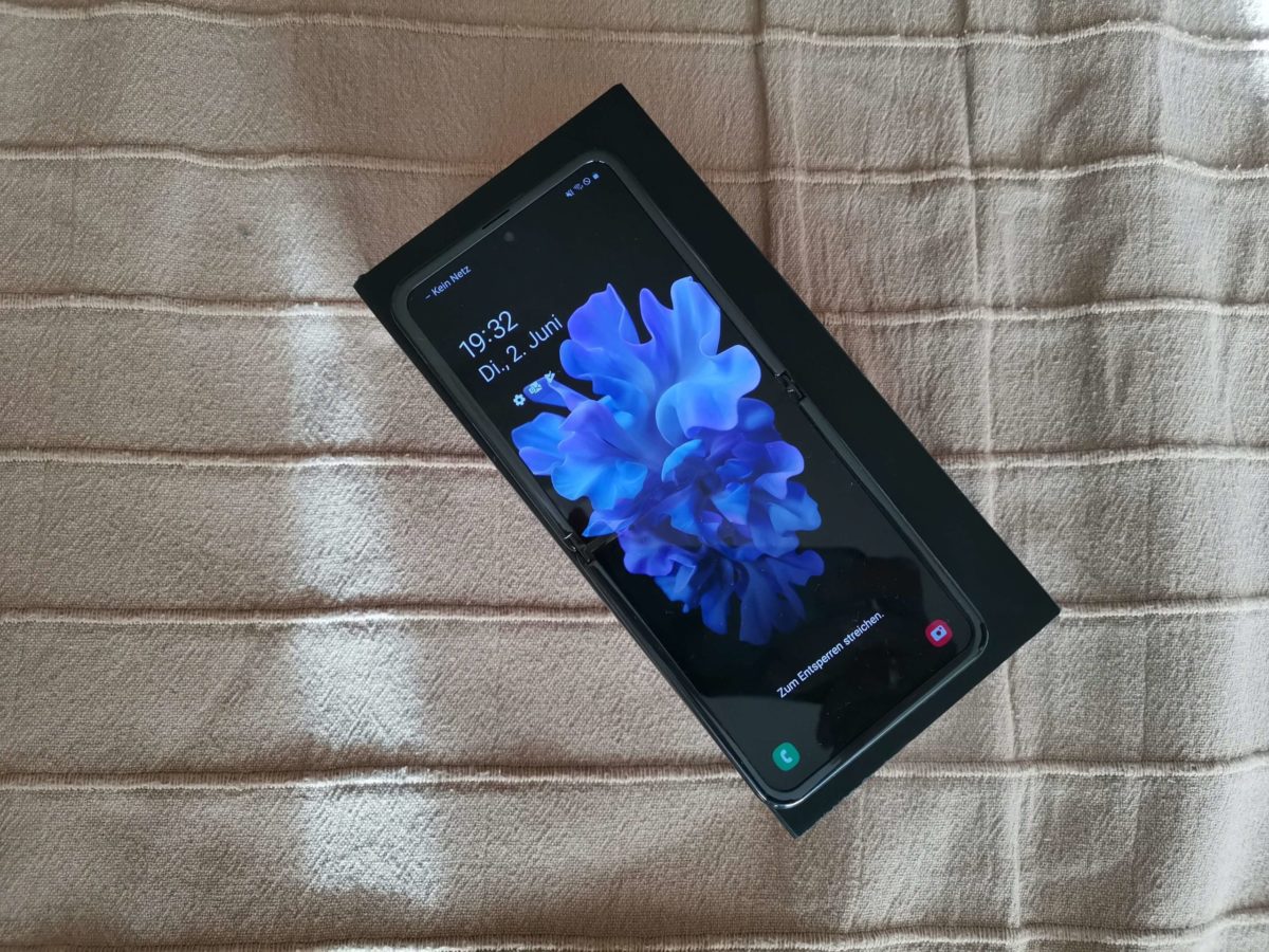 Samsung Galaxy Z Flip Samsung Galaxy Z Flip