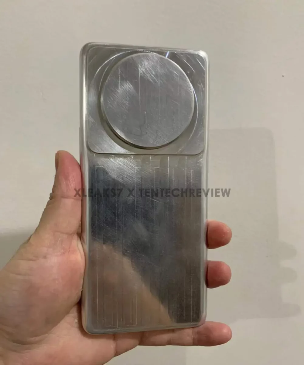 Xiaomi 12 Ultra 5G back