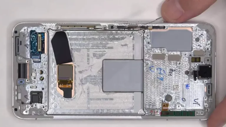 Samsung Galaxy S23 geöffnet