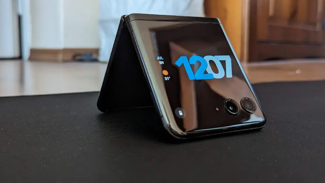 Motorola RAZR 40 Ultra Header