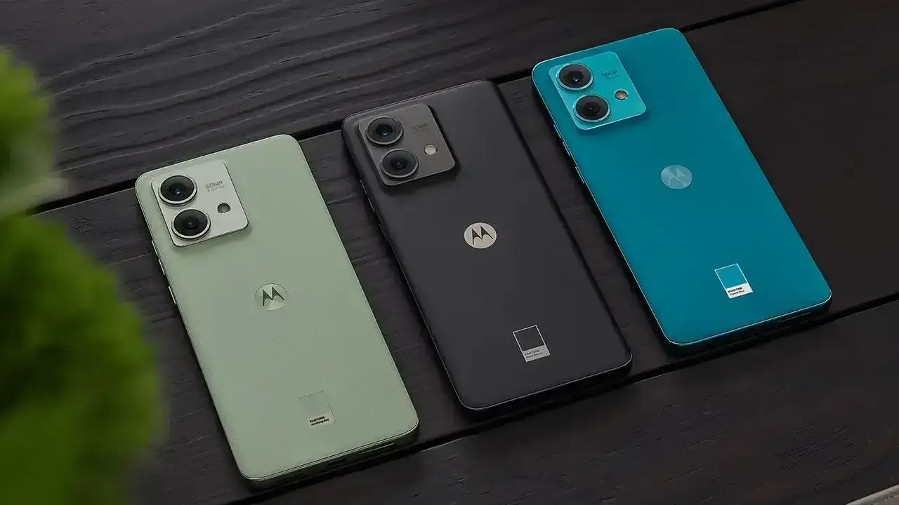 Custodia Per Motorola Edge 40 Neo Con Anello Porta – Rossa, Antiurto, PC+TPU, Bordo Rialzato