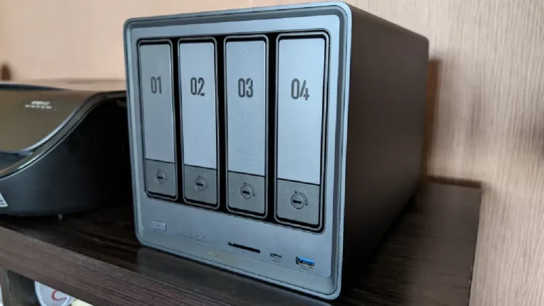 UGREEN DXP4800PLUS Header