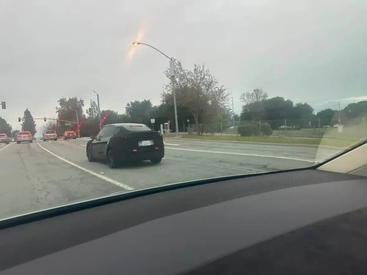 Tesla Model Y "Juniper" Dash-Cam Spy-Shot Tesla Model Y "Juniper" Dash-Cam Spy-Shot
