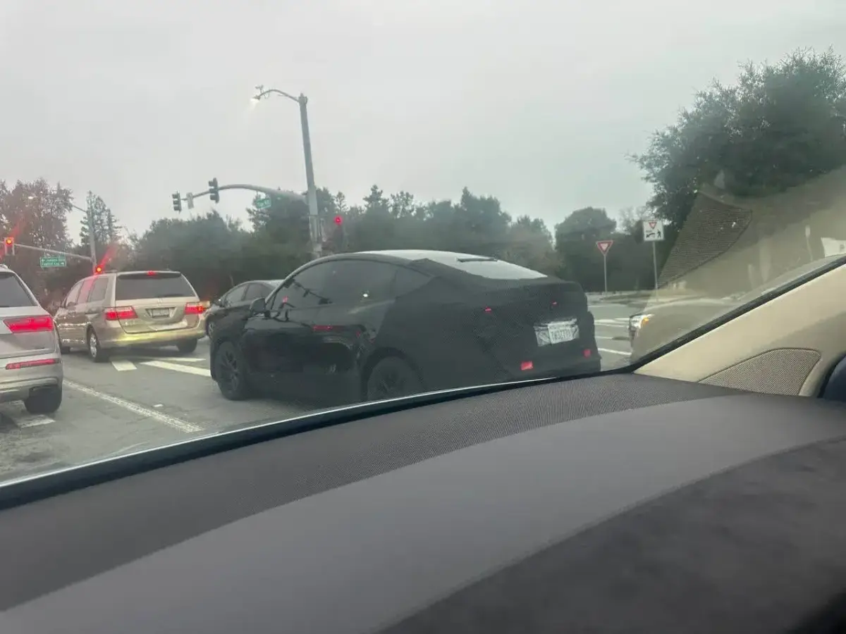 Tesla Model Y "Juniper" Dash-Cam Spy-Shot Tesla Model Y "Juniper" Dash-Cam Spy-Shot