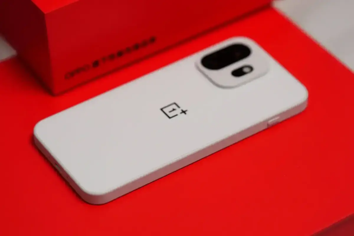 OnePlus 15T Live Images OnePlus 15T Live Images