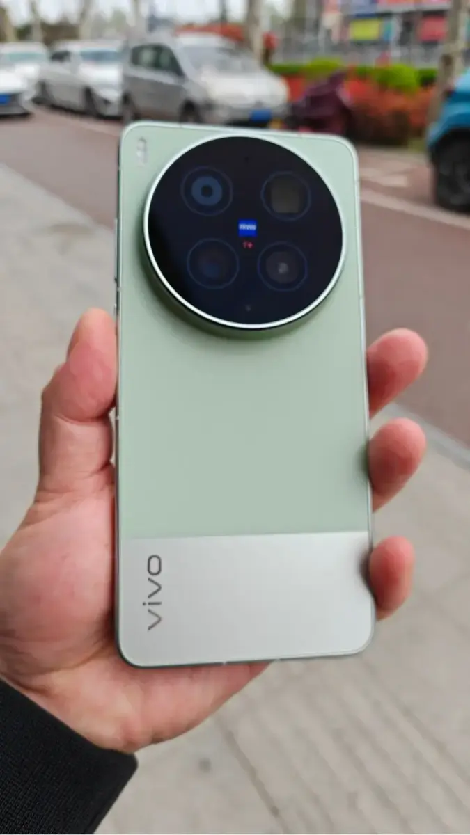 Vivo X300 Ultra Hands-On Vivo X300 Ultra Hands-On