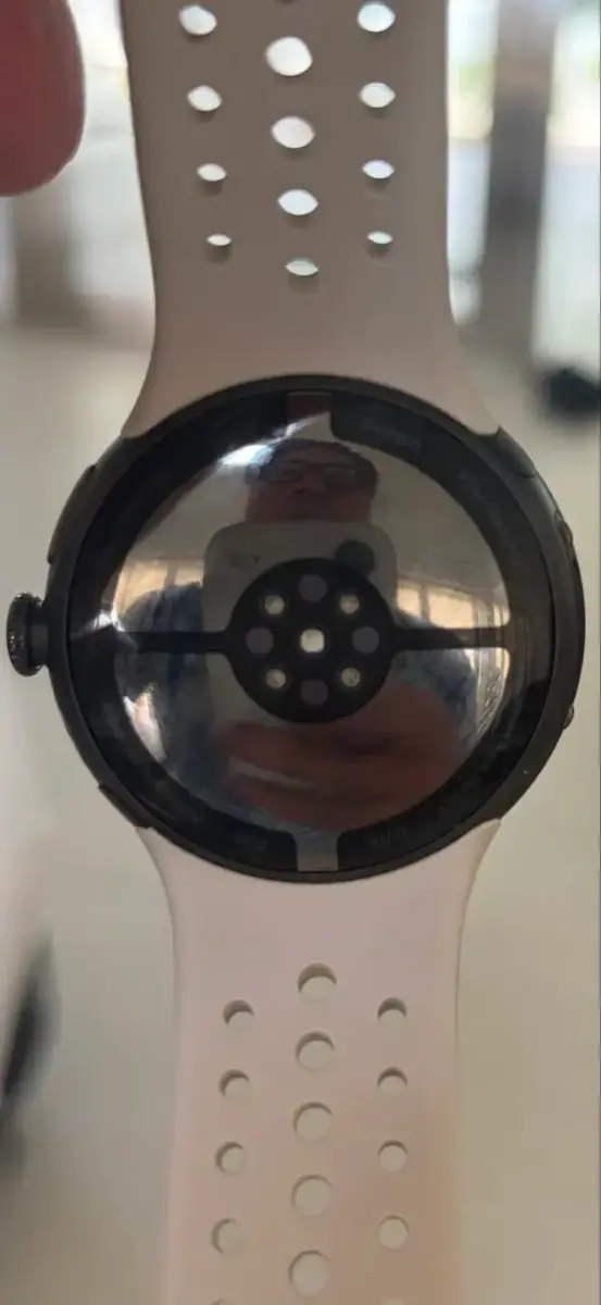 Rückseite der Pixel Watch 5 mit Sensoren Rückseite der Pixel Watch 5 mit Sensoren
