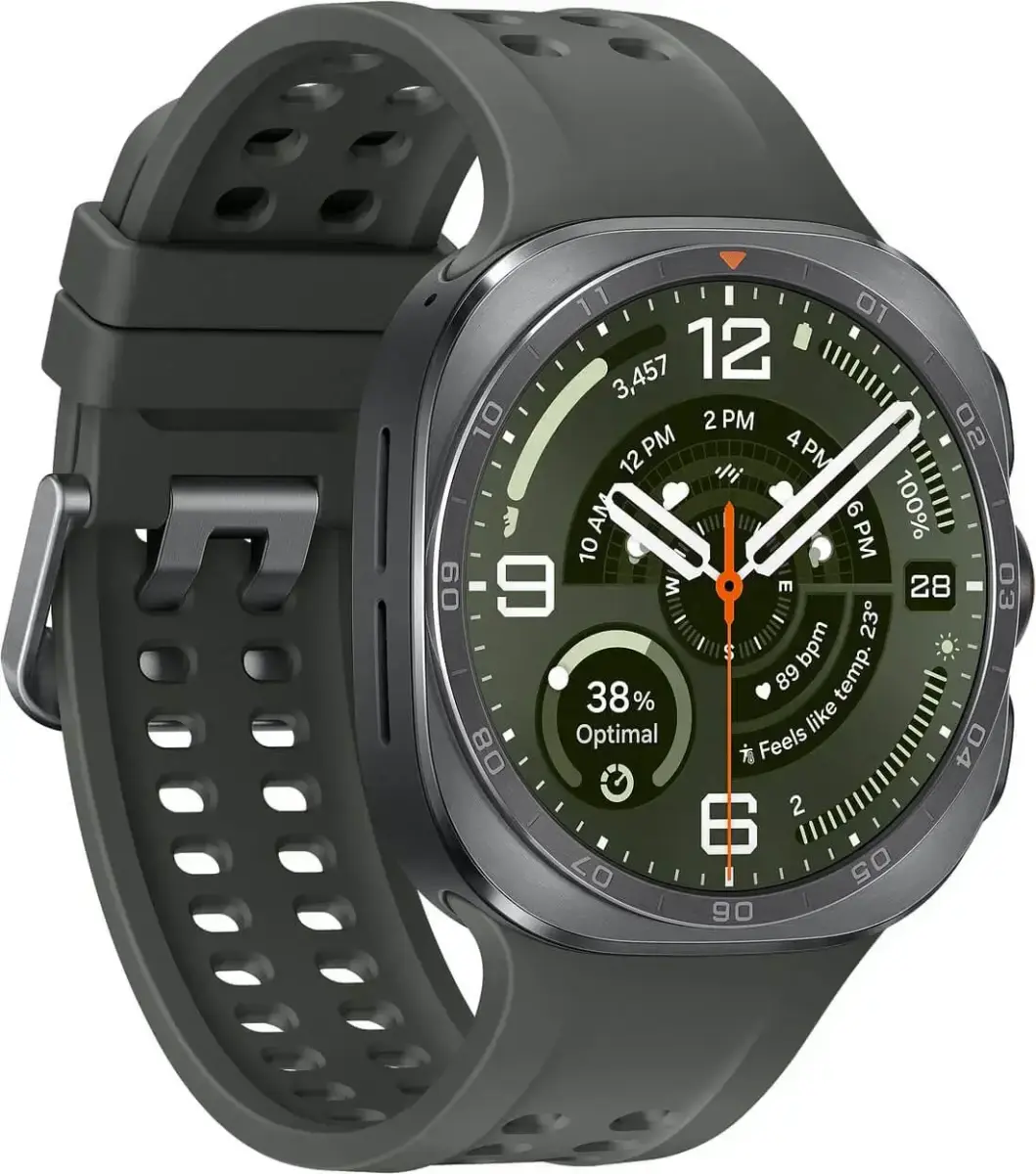 Blick auf die graue Variante der Samsung Galaxy Watch Ultra 2 mit grünem Watchface Blick auf die graue Variante der Samsung Galaxy Watch Ultra 2 mit grünem Watchface