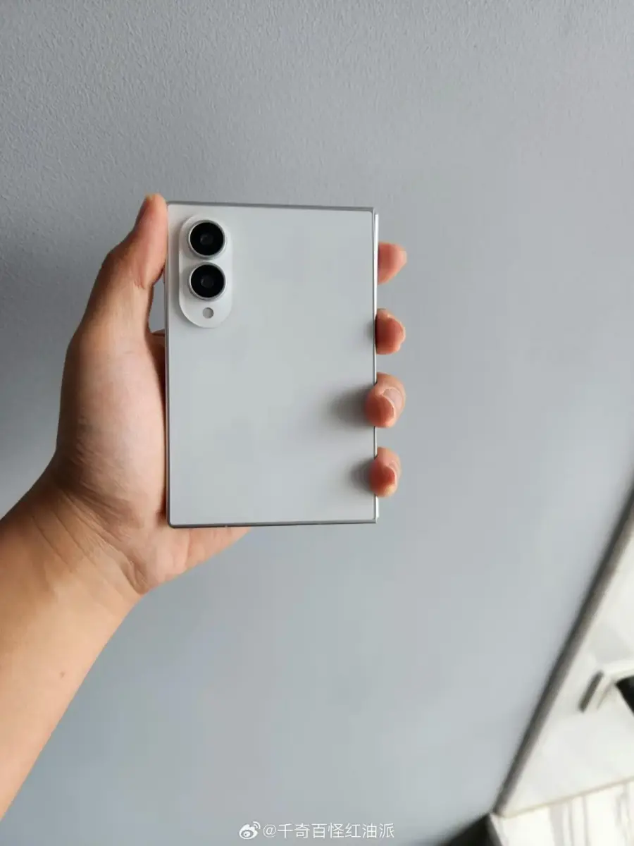 Rückseite des Samsung Galaxy Z Fold 8 Rückseite des Samsung Galaxy Z Fold 8