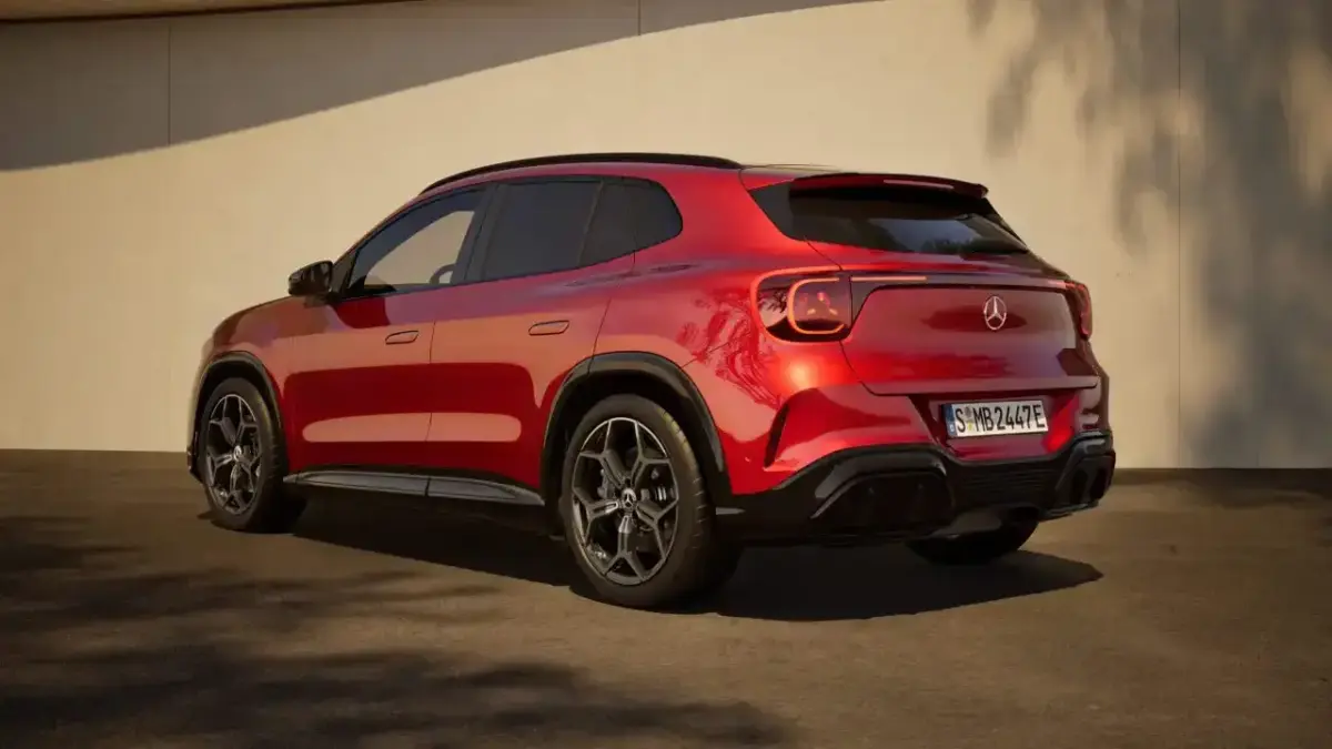 schräge Heckansicht des Mercedes GLA schräge Heckansicht des Mercedes GLA