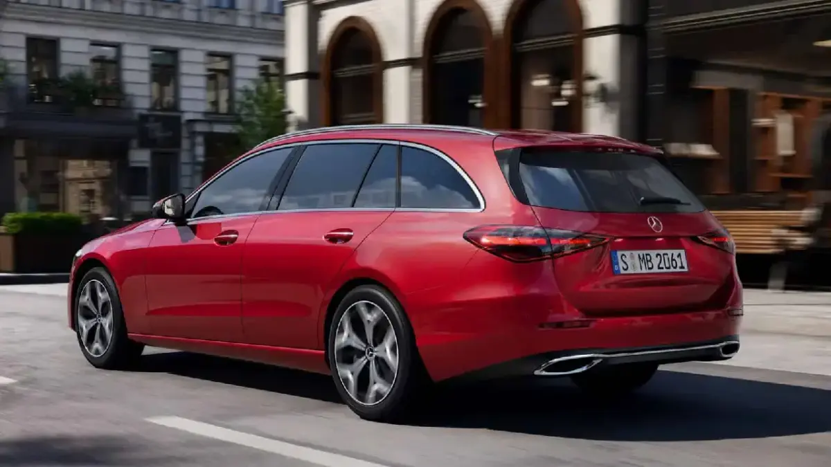 2027er Facelift der Mercedes C-Klasse Heckansicht Kombi 2027er Facelift der Mercedes C-Klasse Heckansicht Kombi
