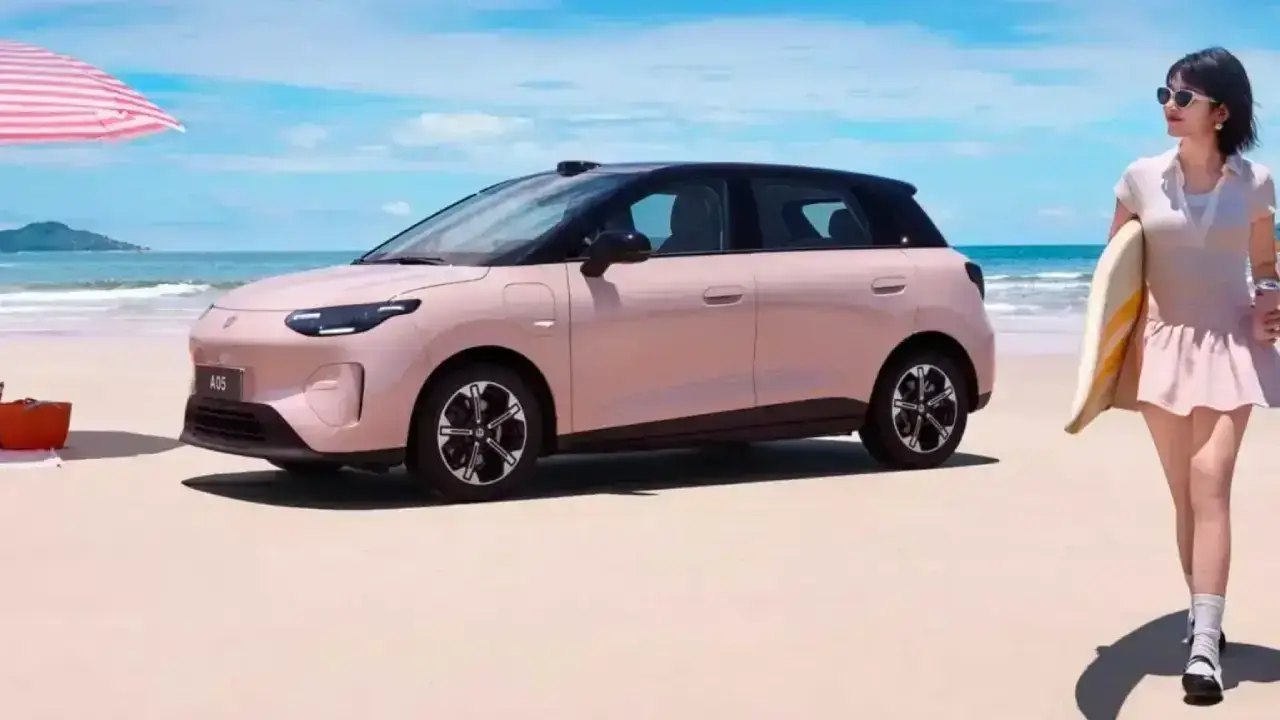 Seitenansicht eines rosafarbenen Leapmotor B03