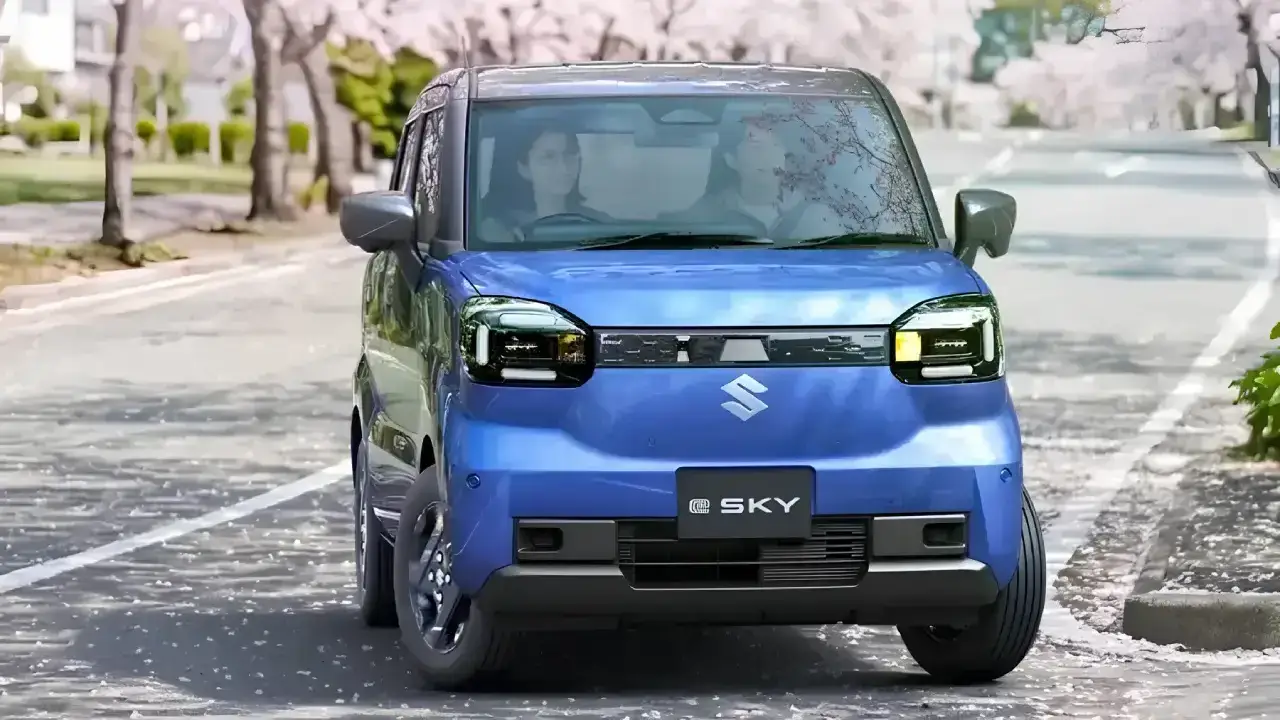 Frontansicht des Suzuki eSky E-Auto Kleinstwagen