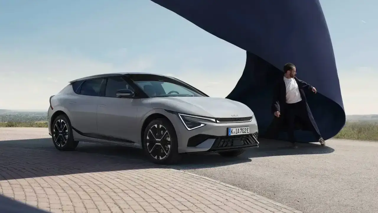schräge Seitenansicht des KIA EV6