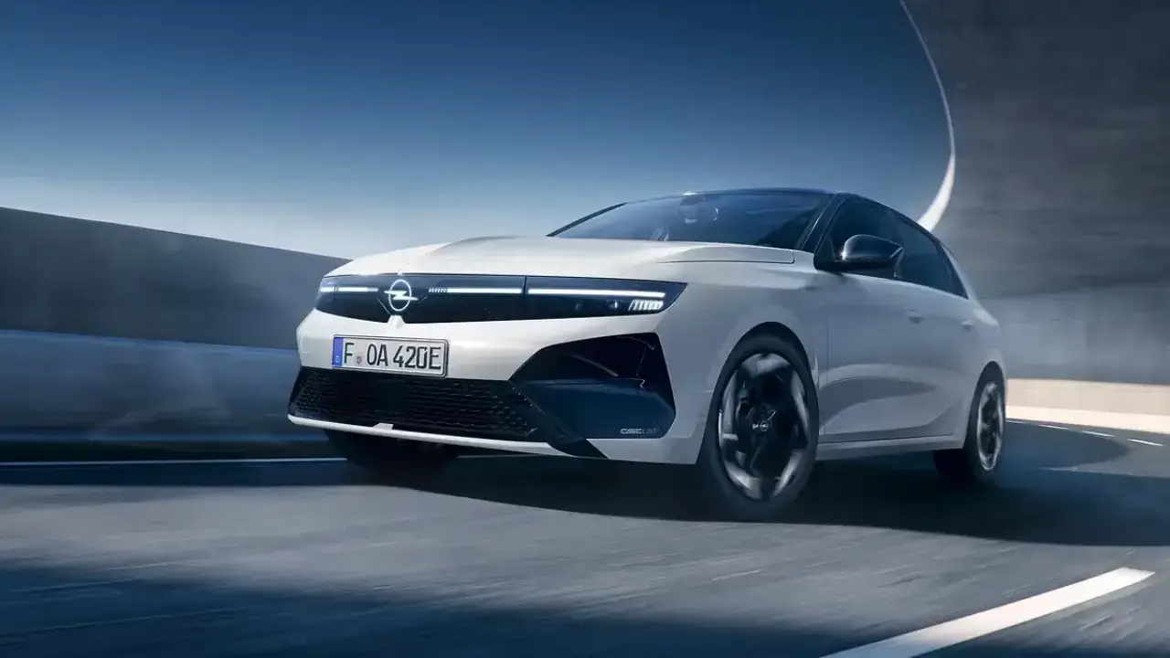 schräge Frontansicht Opel Astra GSE Line