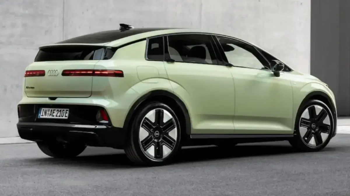 Heckansicht des grünen Audi A2 e-tron Heckansicht des grünen Audi A2 e-tron