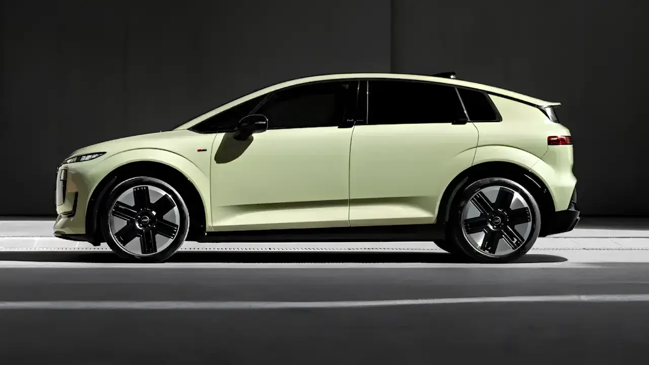 Seitenansicht des grünen Audi A2 e-tron