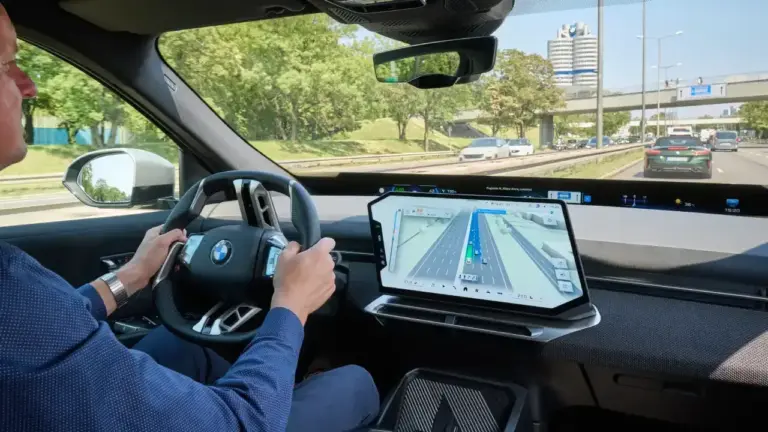 BMW Maps mit Fahrerassistenz