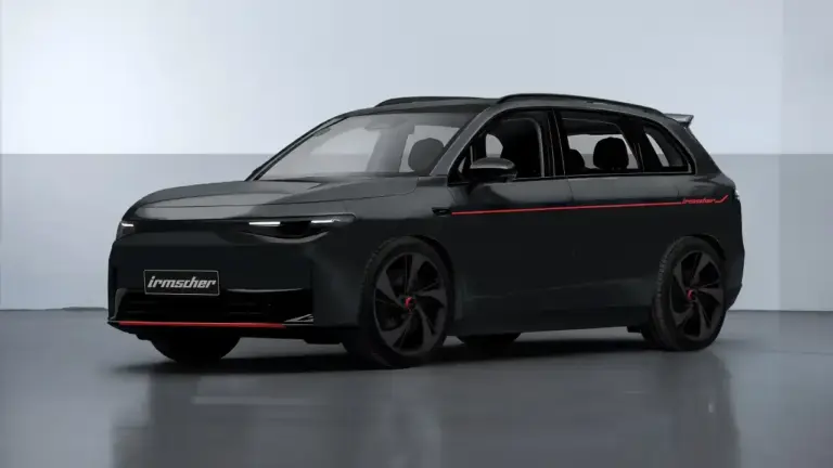 schräge Seitenansicht schwarzer Leapmotor i C10 Irmscher