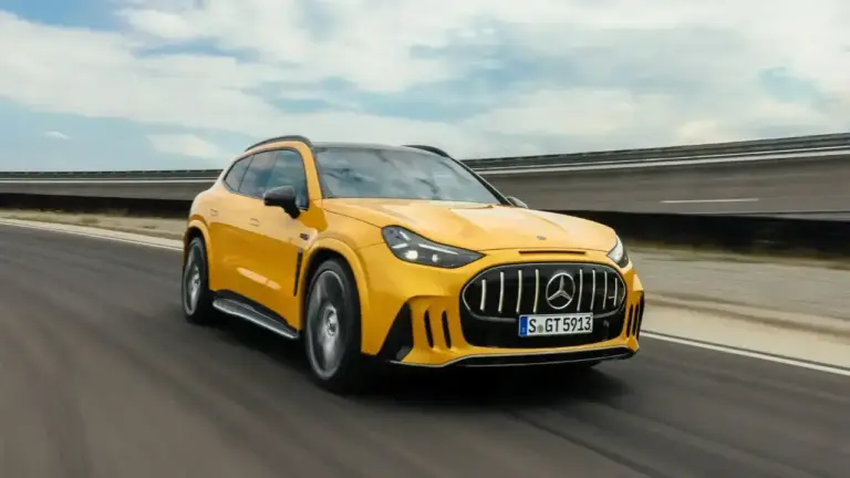 Frontansicht gelber Mercedes-AMG GT SUV